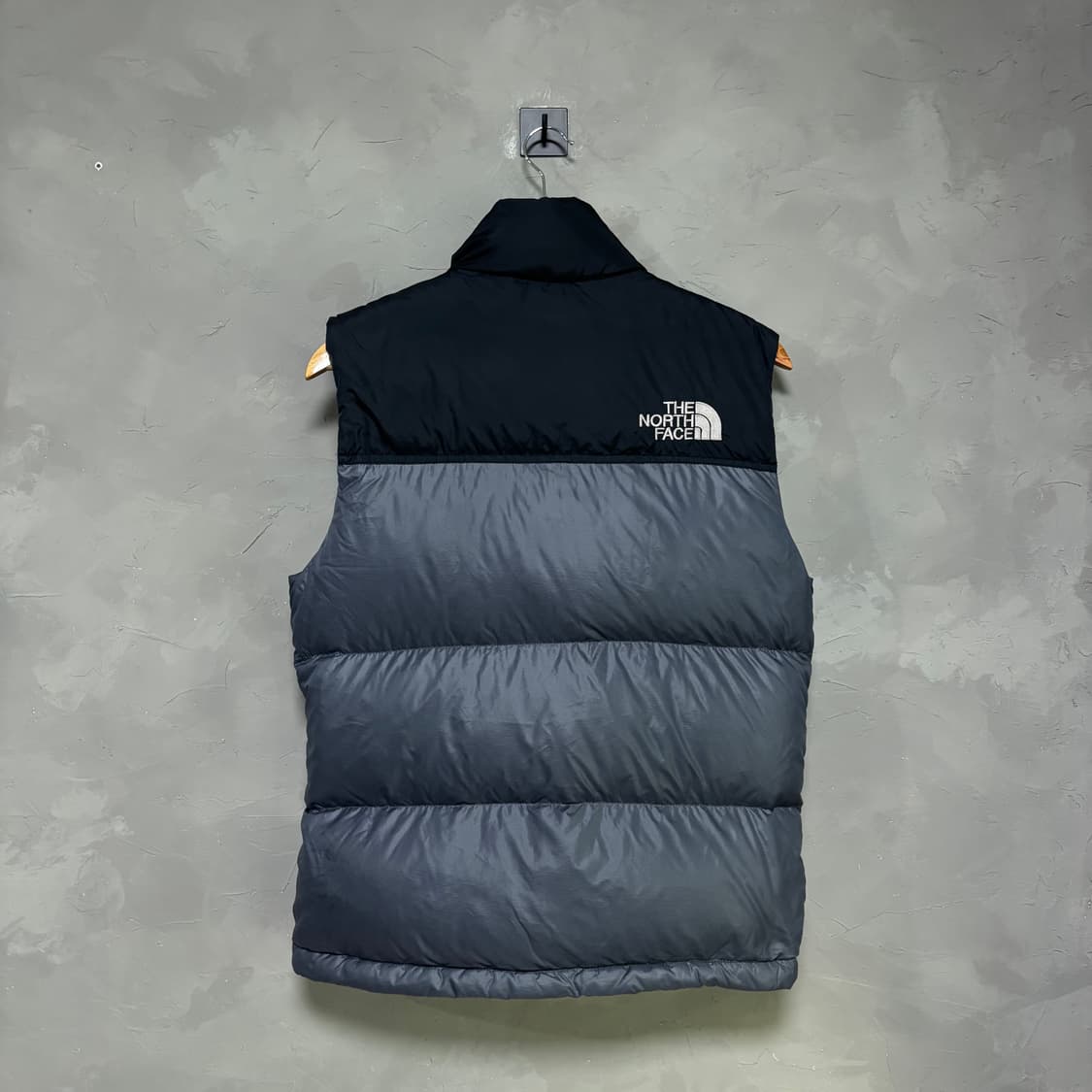 노스페이스 눕시 700 구스다운 패딩 조끼 그레이 상품이미지5