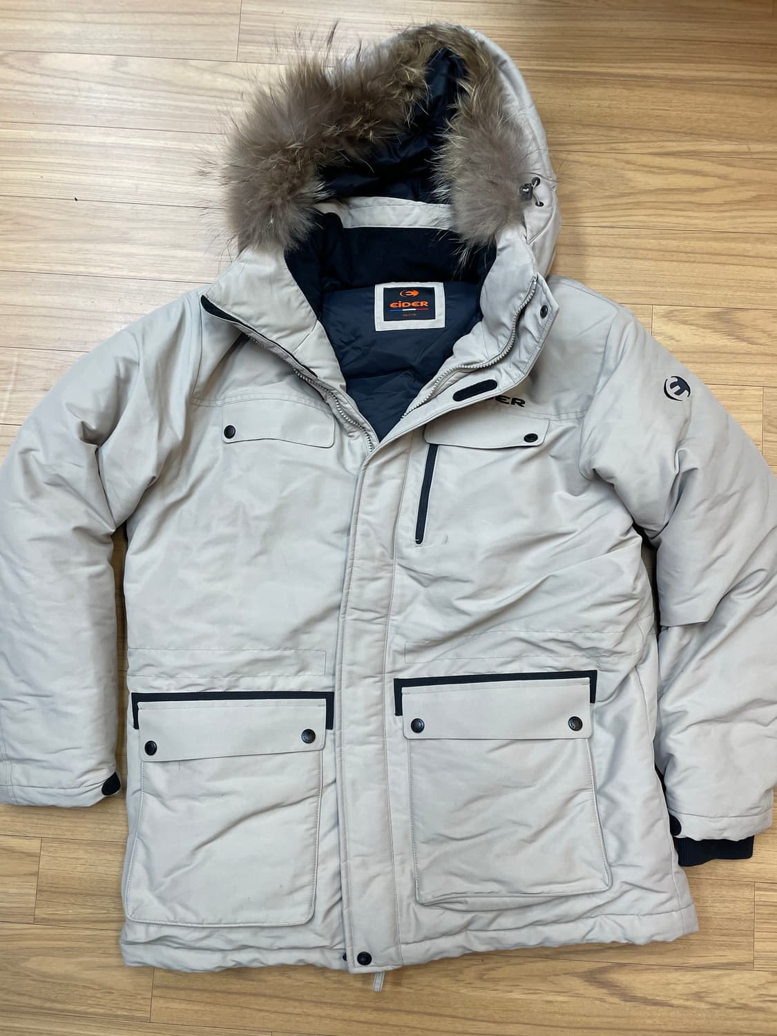 아이더 남성 패딩 베이지 색상 판매합니다. XXL(110) 사이즈이고,  상품이미지1