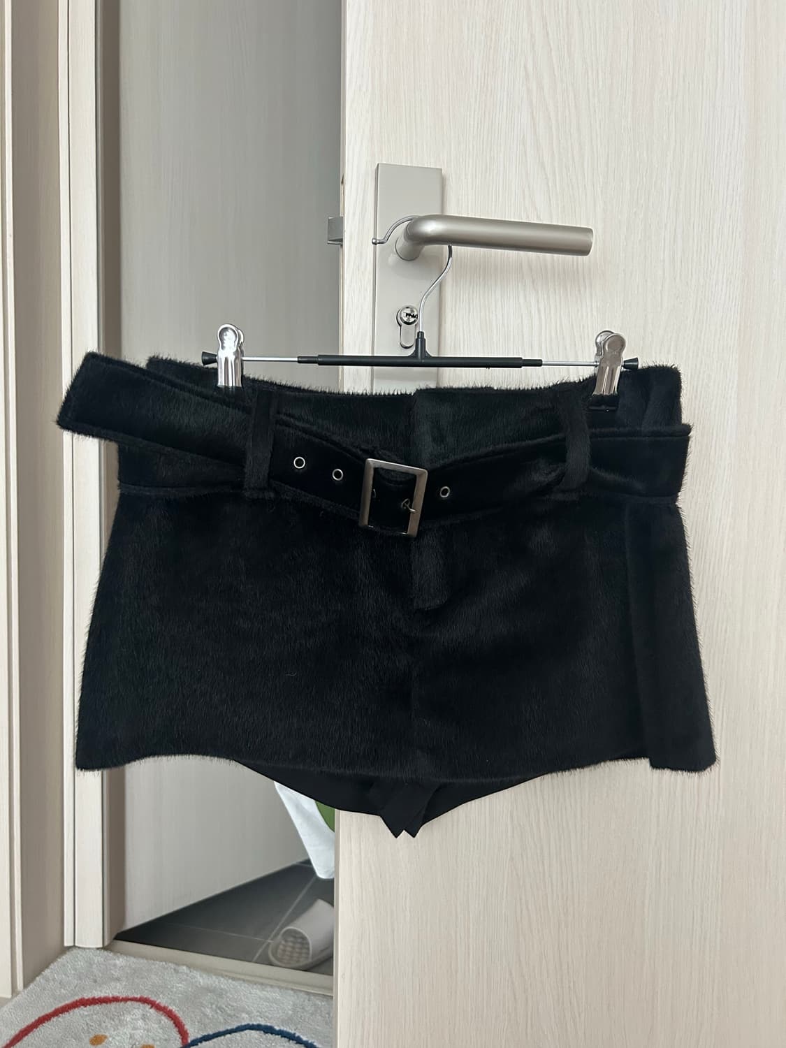 다이애그널 CALFSKIN BUCKLE SKIRT (black) 상품이미지5