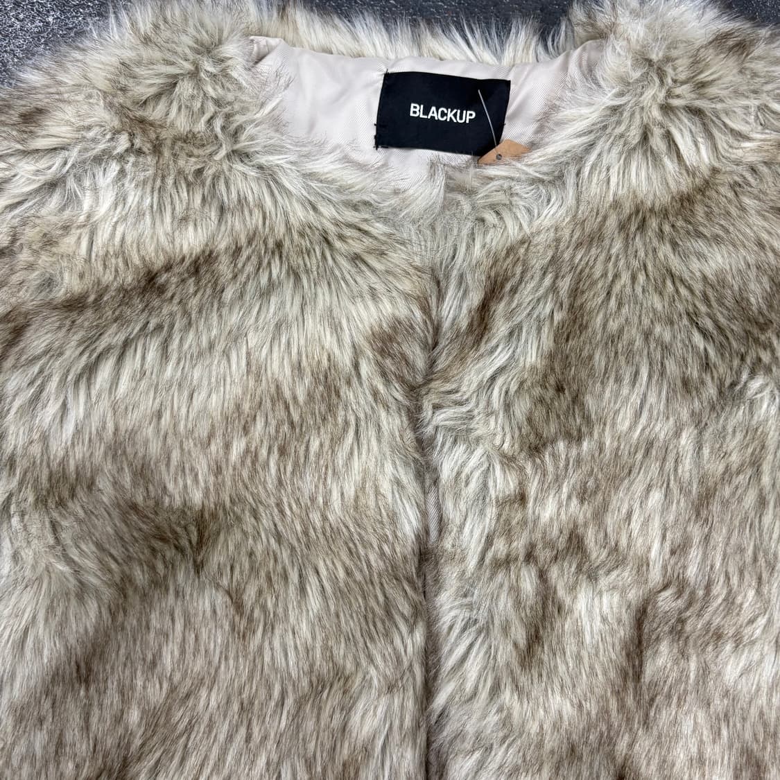 블랙업 크롭 퍼 자켓 상품이미지3