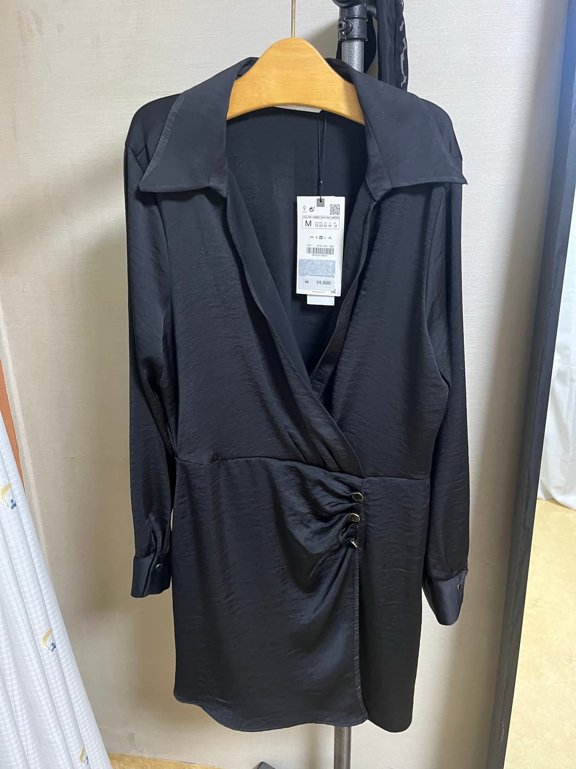 자라 Zara 새틴 블랙 원피스 상품이미지1
