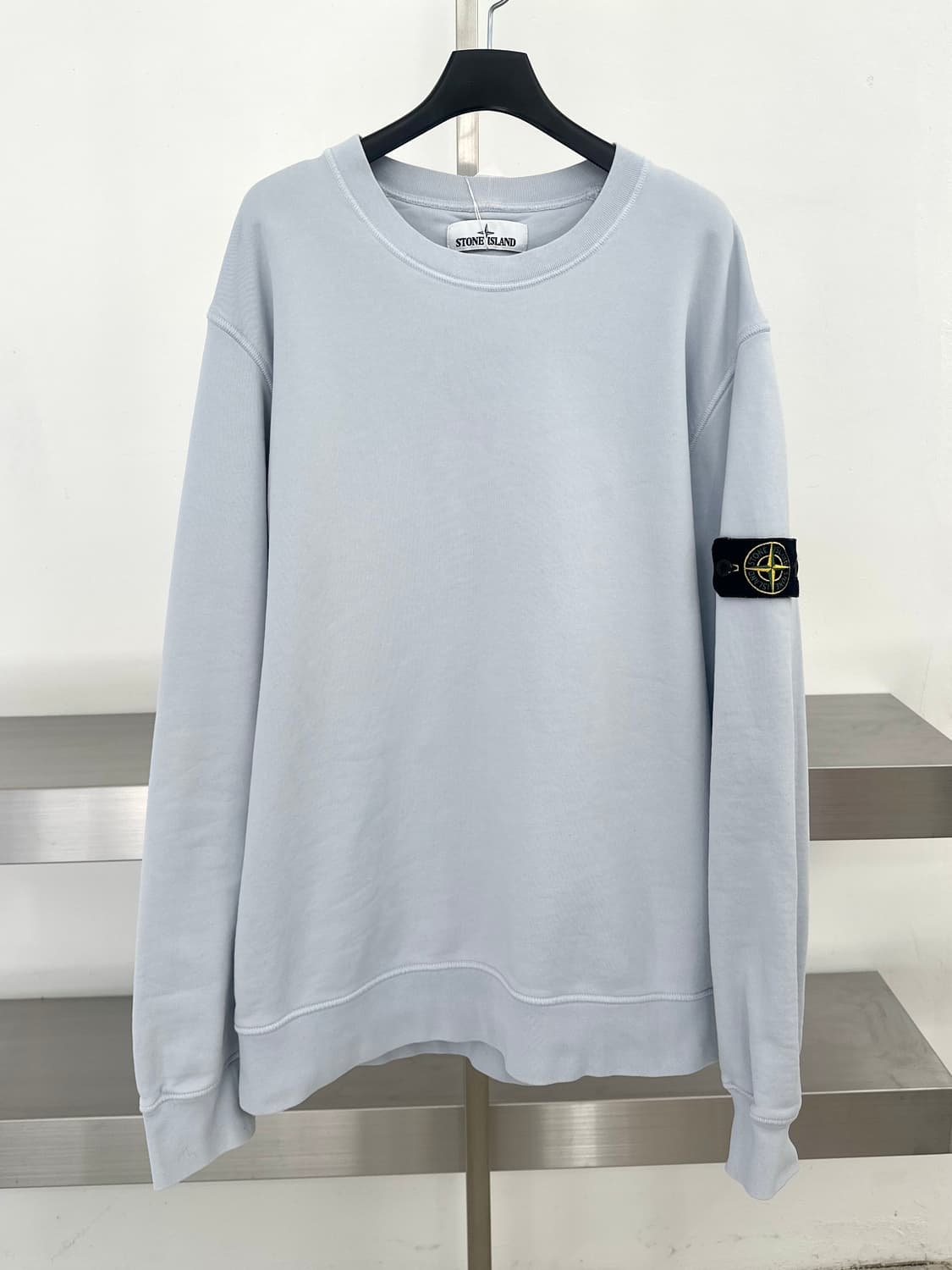 스톤아일랜드 와펜 베이비블루 맨투맨 상품이미지2