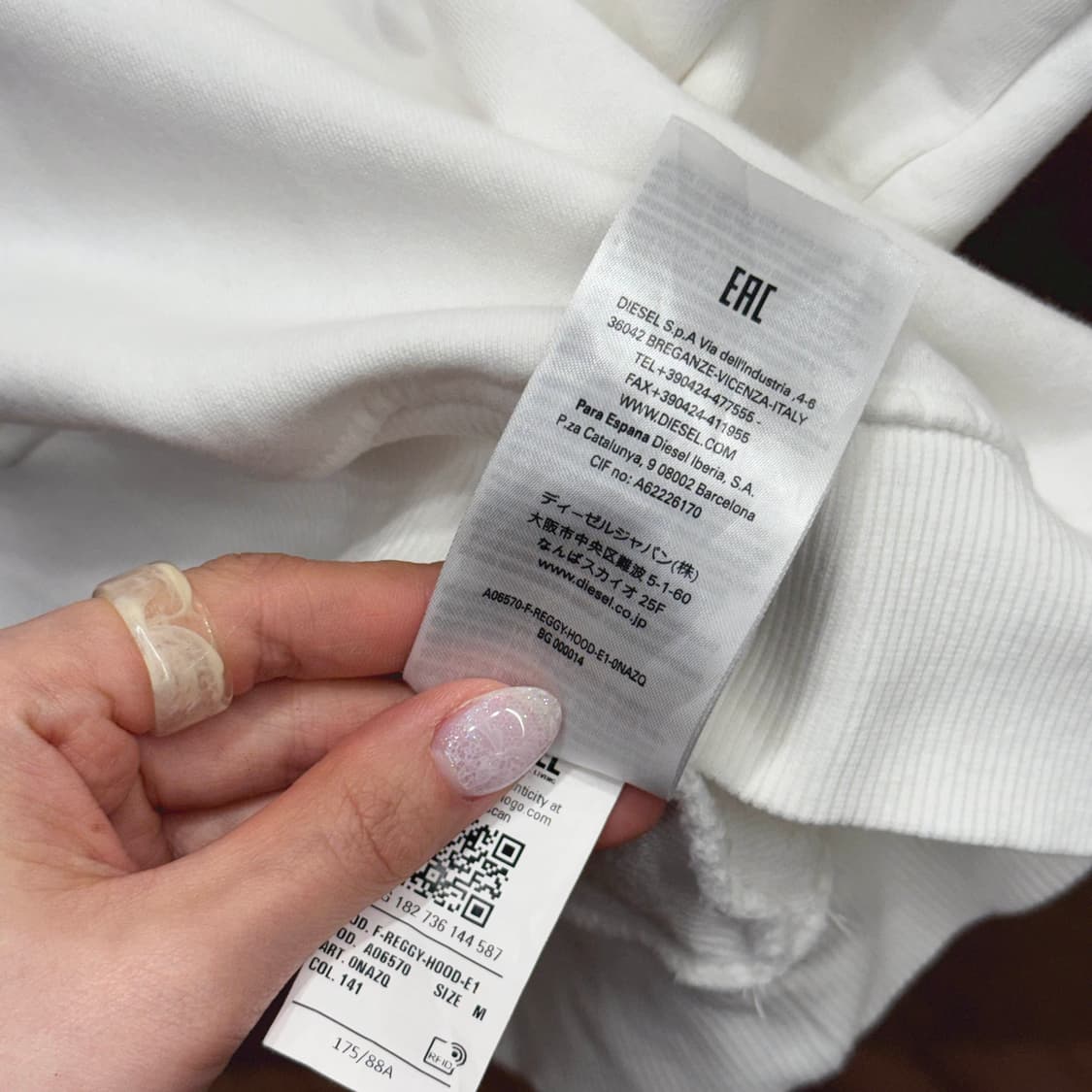 디젤 후드티 전면 레드 컬러 로고 자수 그래픽 디테일 화이트 상품이미지8