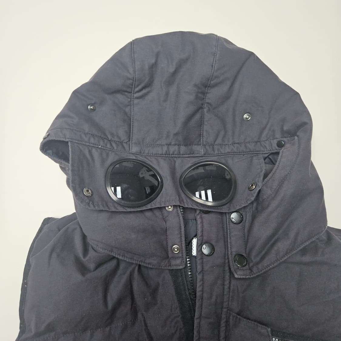 (무료배송) CP컴퍼니 밀레밀리아 고글 패딩 조끼 블랙 XL 상품이미지3