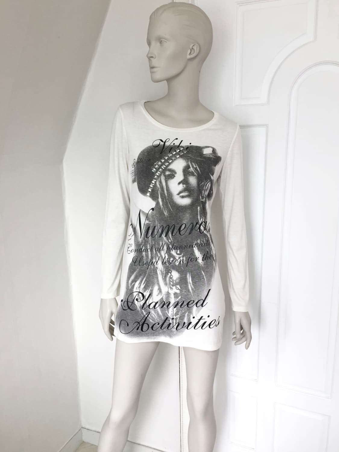 Women’s Graphic Lettering Long Sleeve  상품이미지2