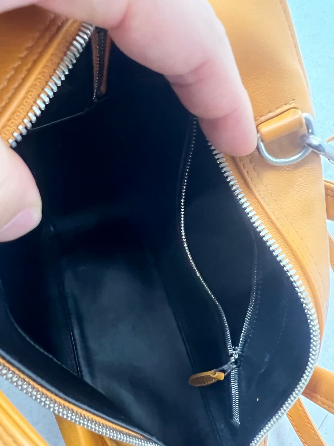 발렌시아가 트라이앵글 백 상품이미지4