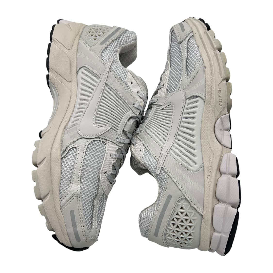 270 나이키 줌 보메로5 바스트 그레이 상품이미지3