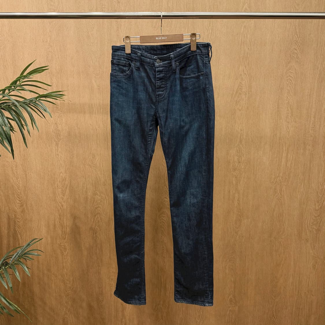 리바이스 511 데님 팬츠 5포켓 레드탭 가죽 패치 디테일 슬림핏 진청 상품이미지1