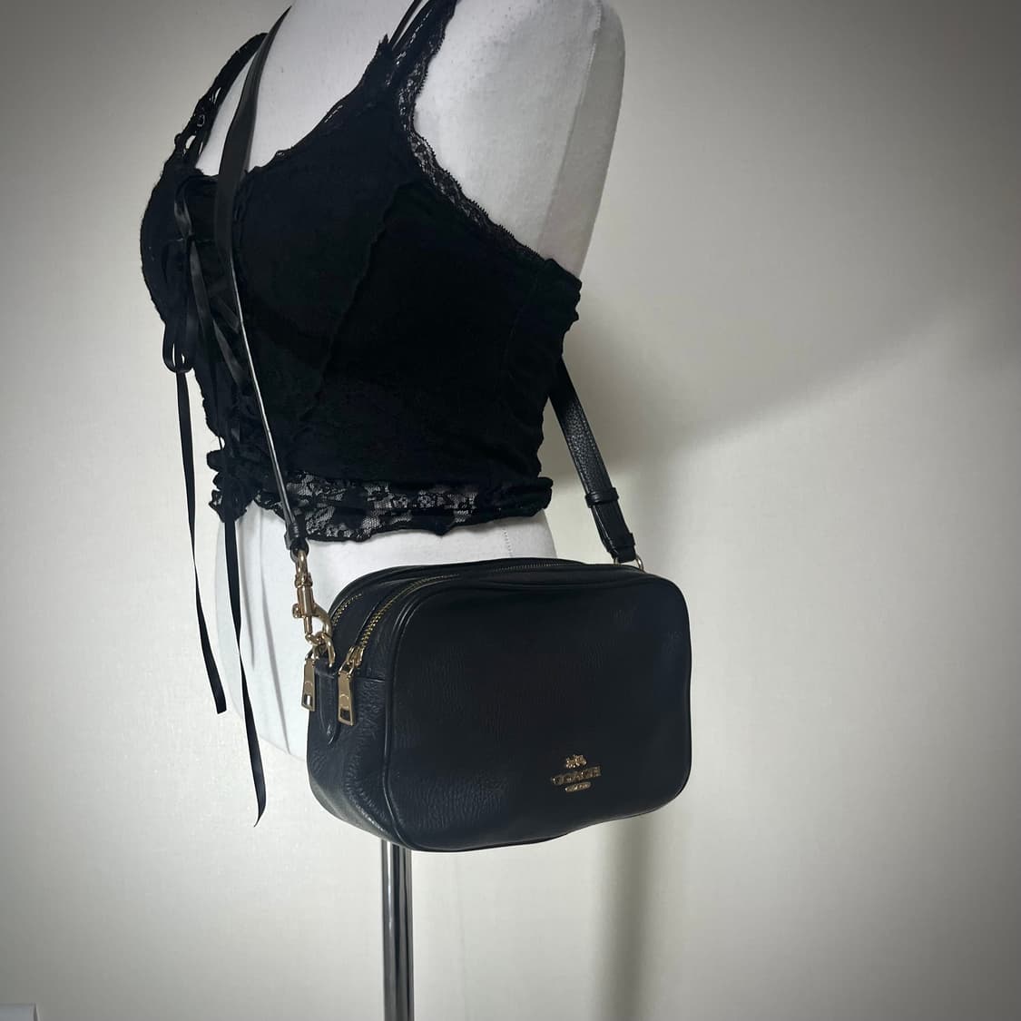 Coach 코치 블랙 골드 가죽 크로스백 카메라백 금장 갸루 가방 상품이미지1