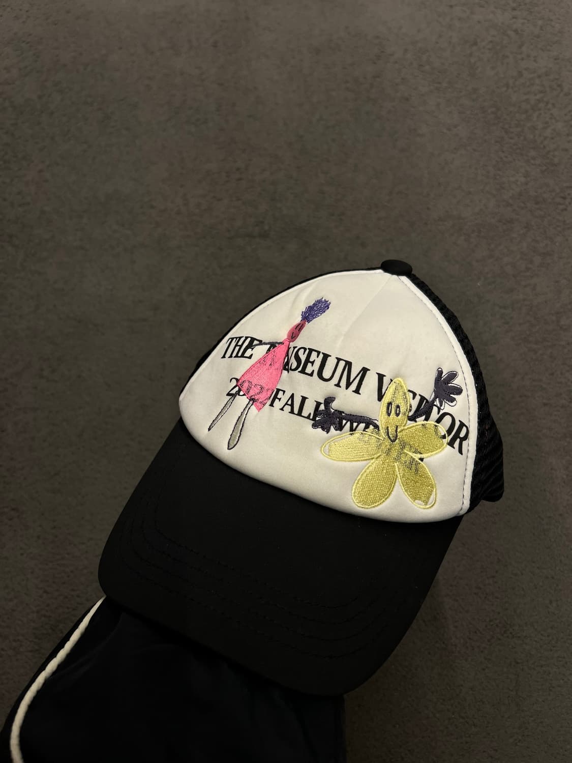 더뮤지엄비지터 핸드 스티치드 메쉬 캡 처분  상품이미지1