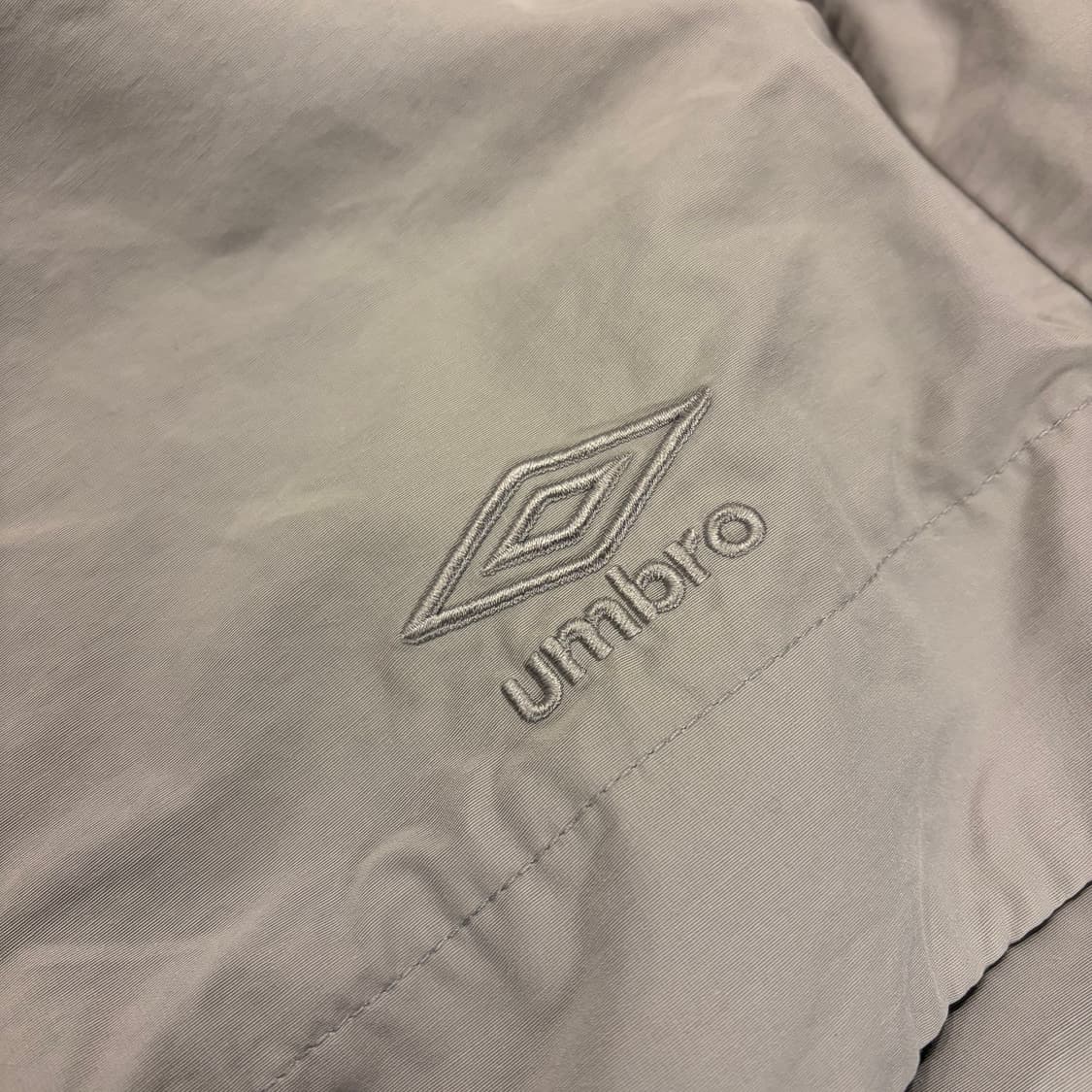 [105] 엄브로 인터내셔널 스포츠웨어 바람막이 그레이 B333 상품이미지10