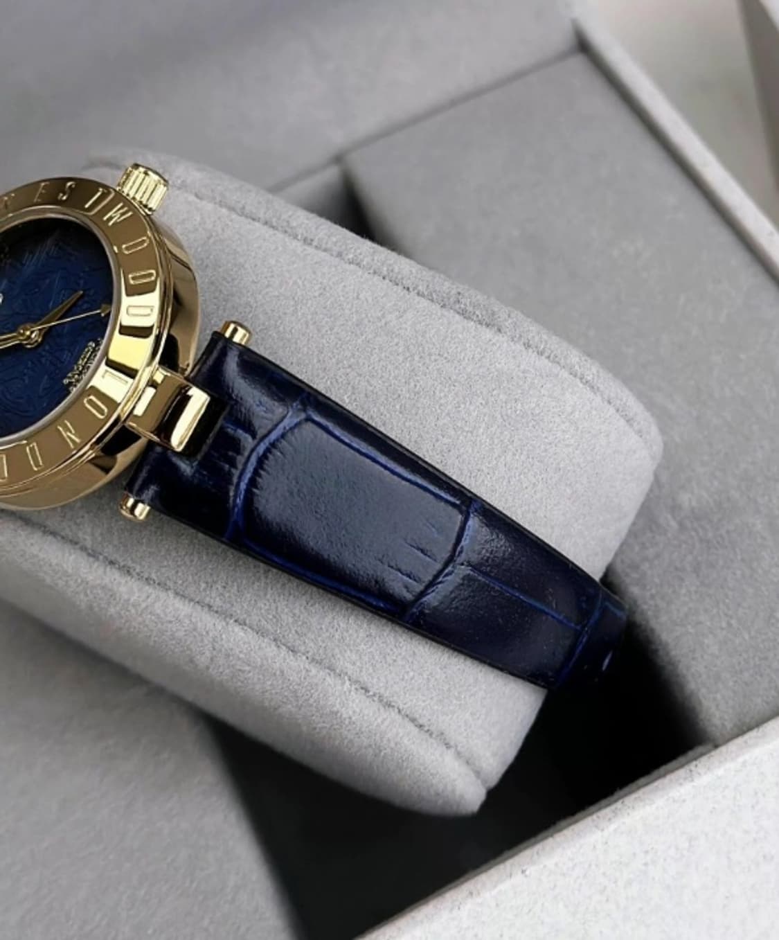 정품 비비안웨스트우드 시계 블루 다이얼 거의새것 28MM 상품이미지3