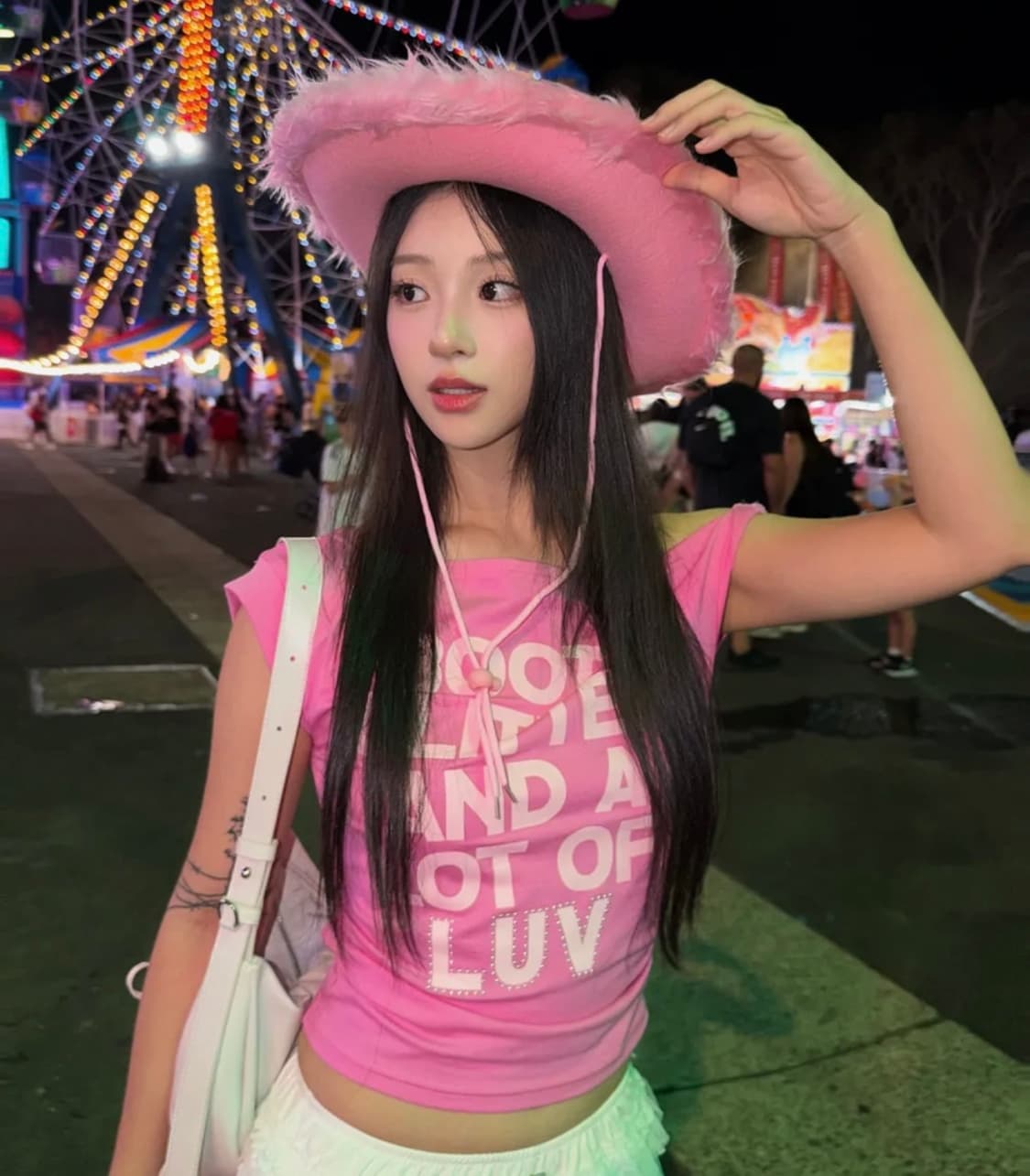 에즈이프캘리 TWIST UNBALANCE LETTERING T-SHIRT 상품이미지1