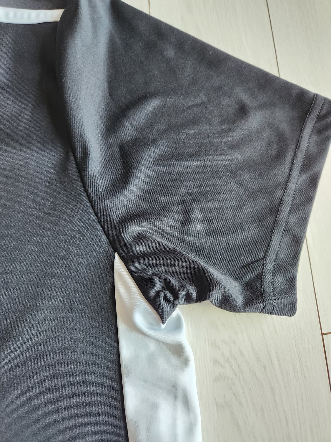 아디다스 ENTRADA 18 기능성 반팔티 사이즈L


오염 하자없이 깨 상품이미지3