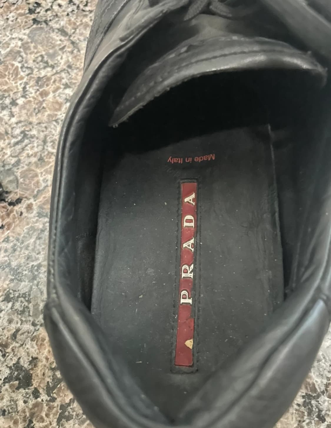 프라다 블랙 가죽 스니커즈 상품이미지5