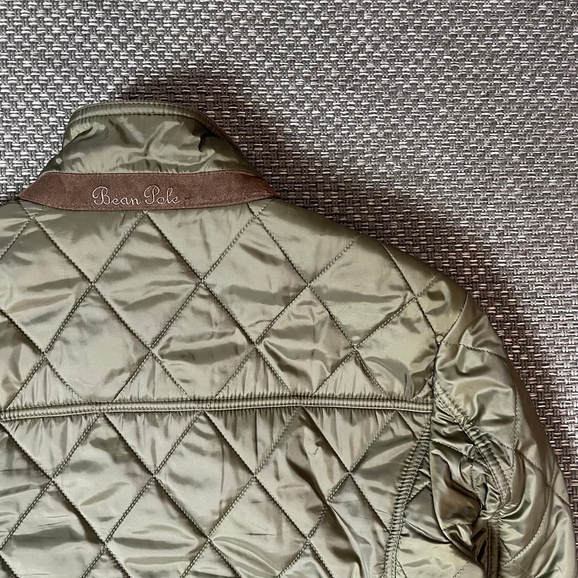 빈폴 카키 다이아몬드 퀄팅 경량 패딩 95 상품이미지4