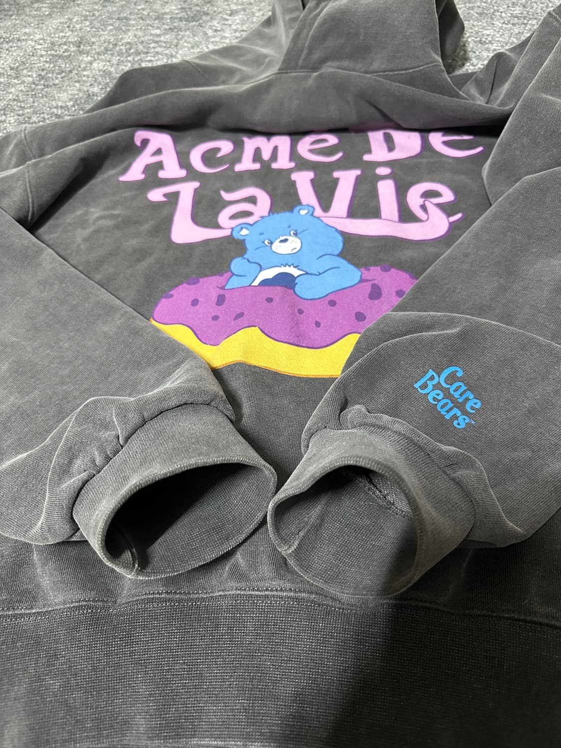 아크메드라비 케어베어 콜라보 후드티 블랙 상품이미지6