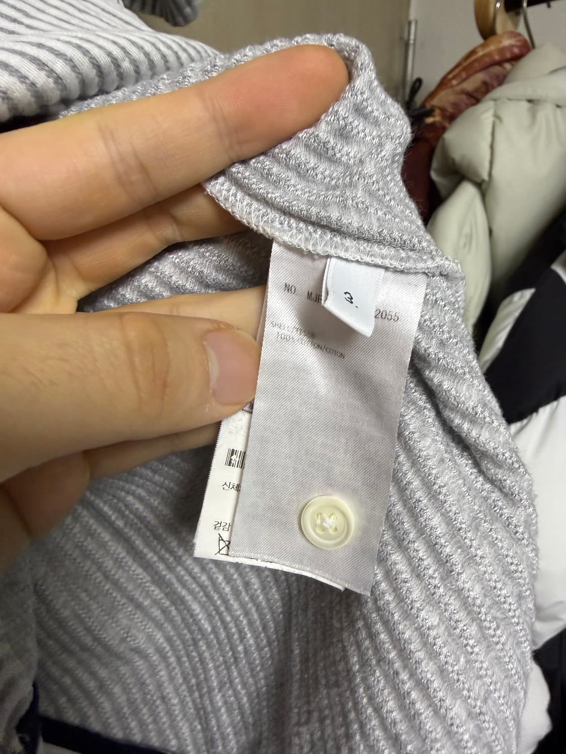 [3] 톰브라운 시어서커 오버핏 스트라이프 폴로 반팔티 상품이미지4