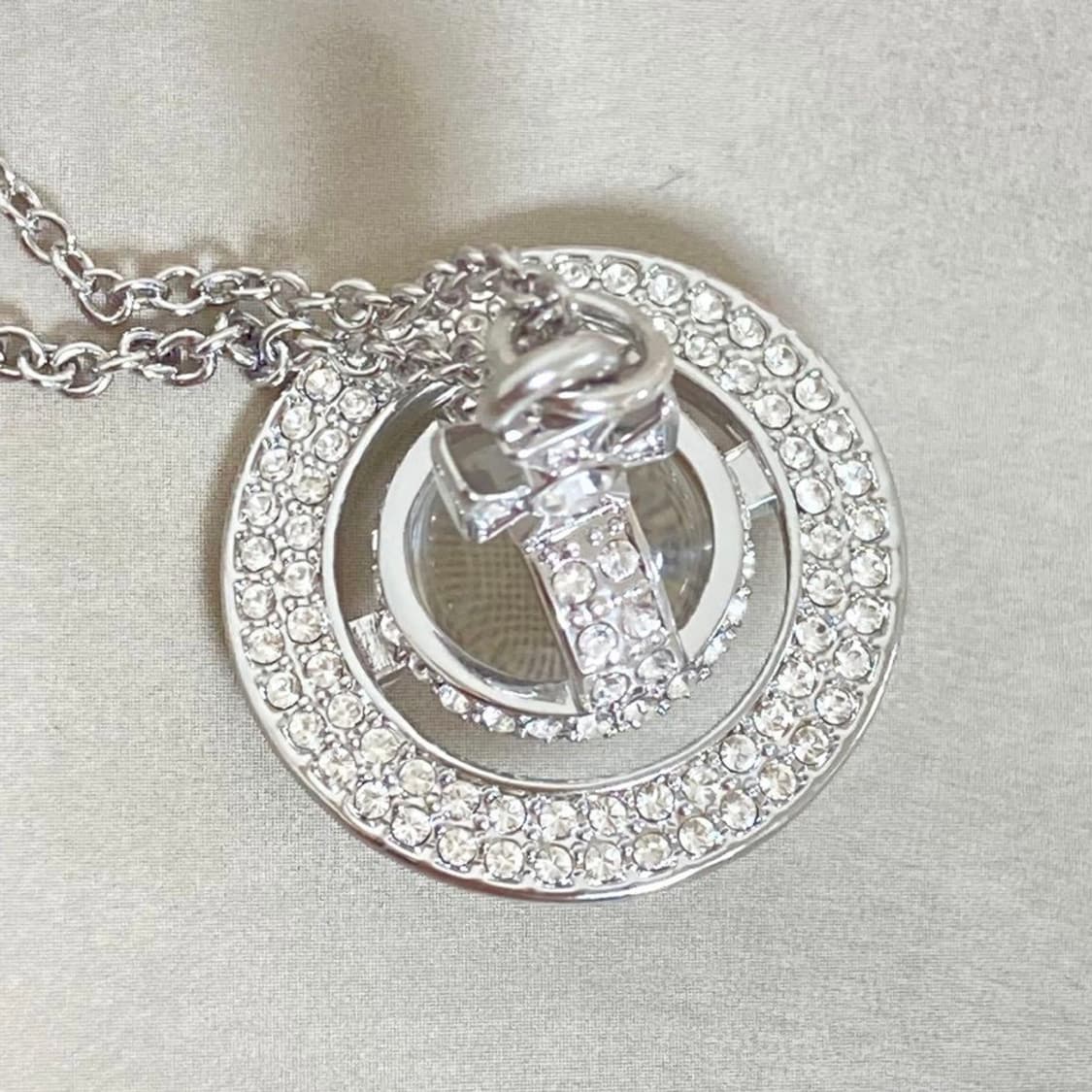 비비안웨스트우드 화이트 크리스탈 3d orb 체인 펜던트 목걸이 상품이미지2