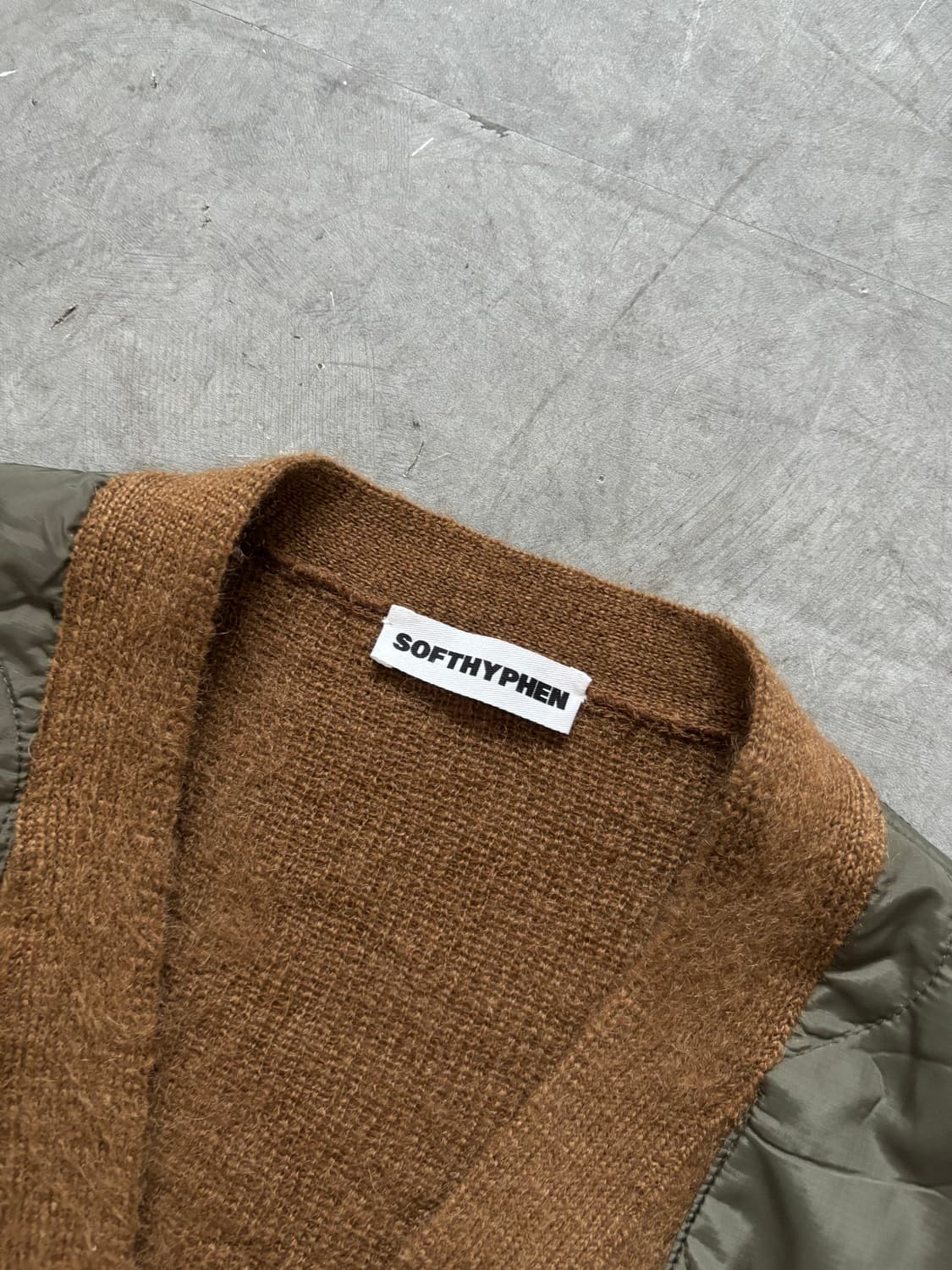 SOFTHYPHEN 소프트하이픈 퀼팅 믹스 모헤어 브이넥 가디건  상품이미지3