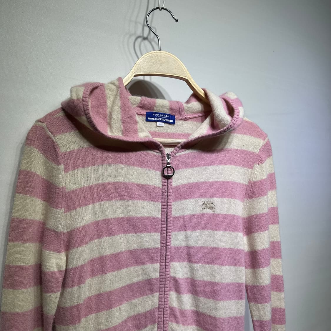 버버리 블루라벨 니트집업 판매합니다 상품이미지3