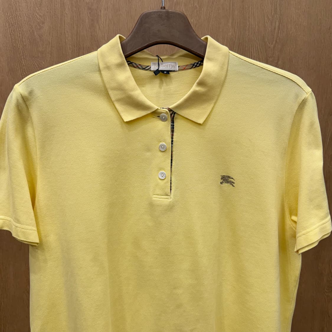 버버리 버버리스 반팔 PK 티셔츠 노바 체크 디테일 슬림핏 옐로우 상품이미지4