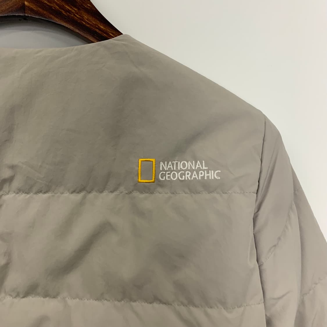 내셔널지오그래픽 와펜 베이지 경량 패딩 상품이미지5
