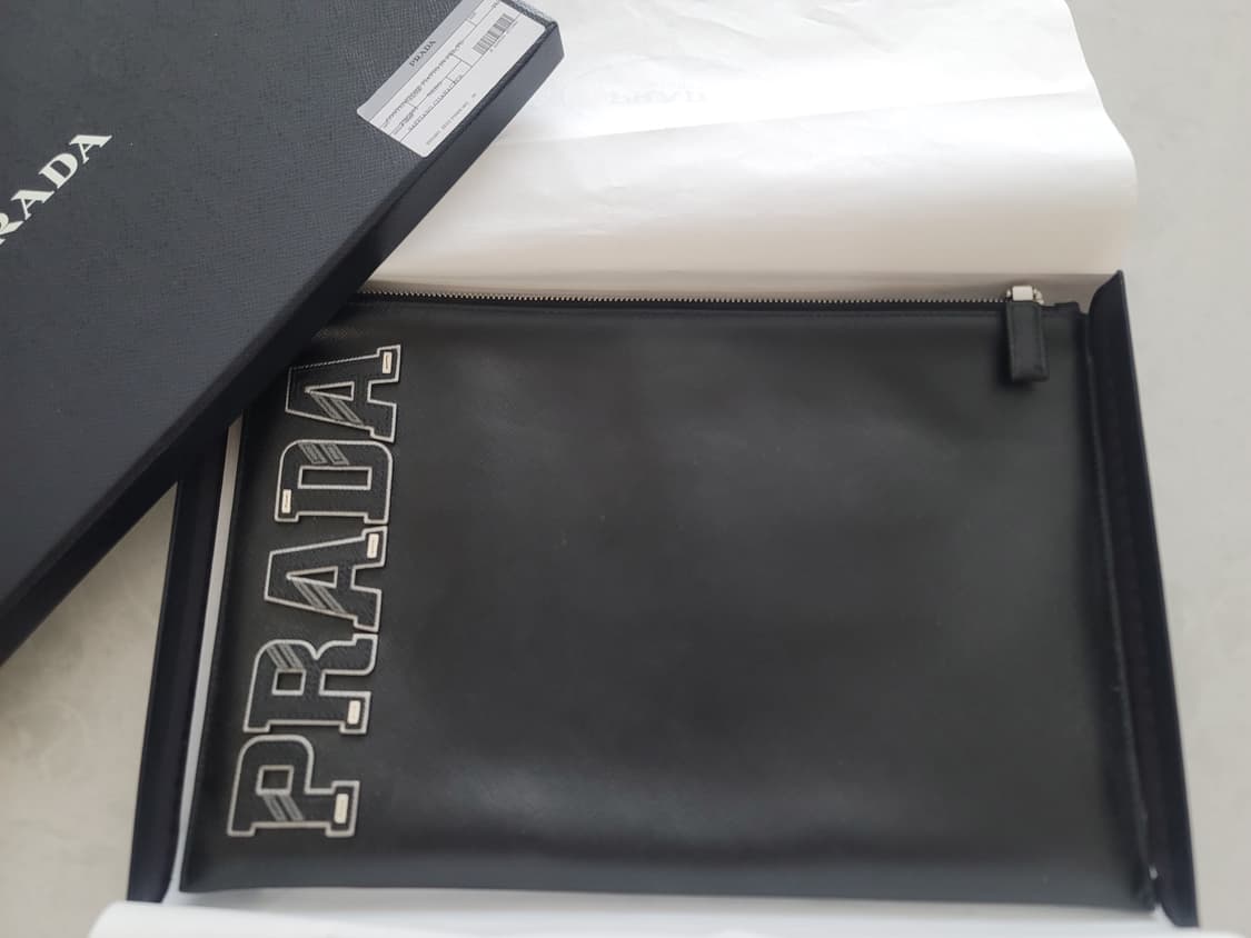 프라다 사피아노 이니셜 대형 클러치백 거의새것
 상품이미지5