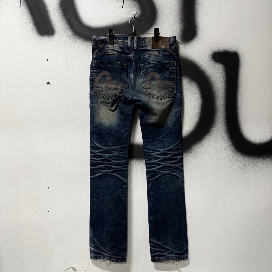 에비수 포켓 프린팅 스트레이트 핏 워싱 흑청 데님 팬츠 상품이미지1