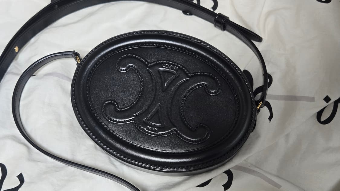 설연휴전급처가격 지나면다시가격올려요)셀린느 오벌 펄스 미니백 블랙 S급 상품이미지1