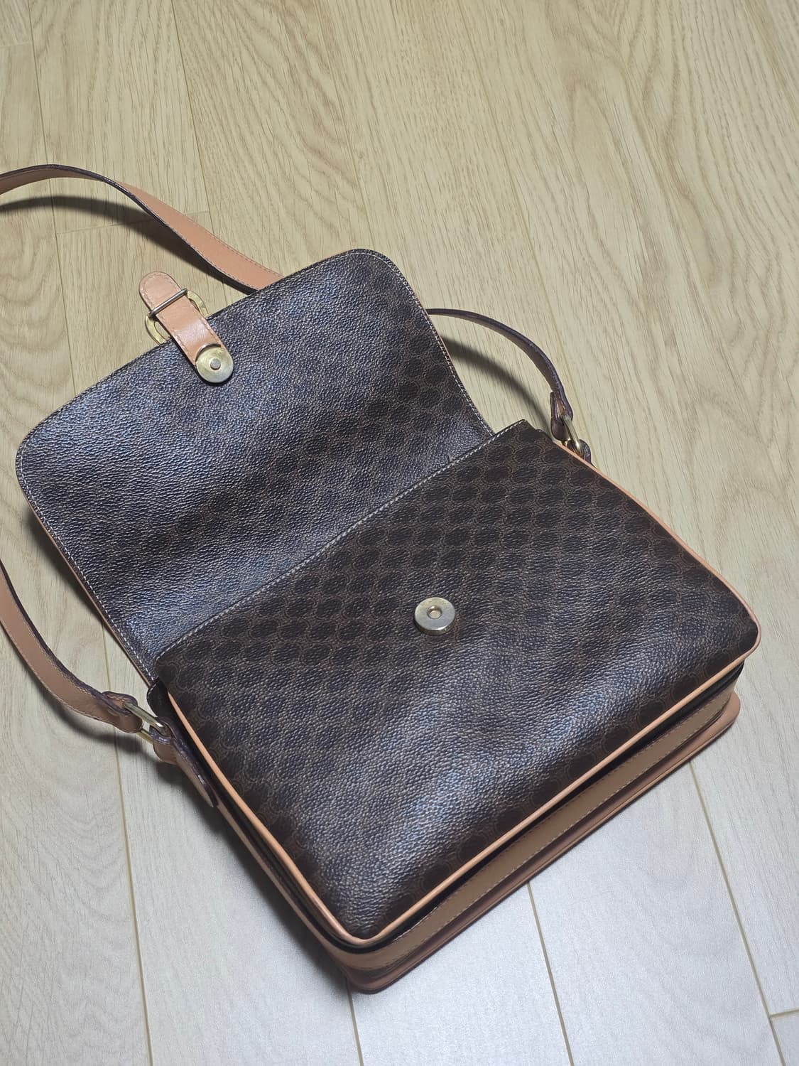 Celine 셀린느 마카담 크로스백 상품이미지8