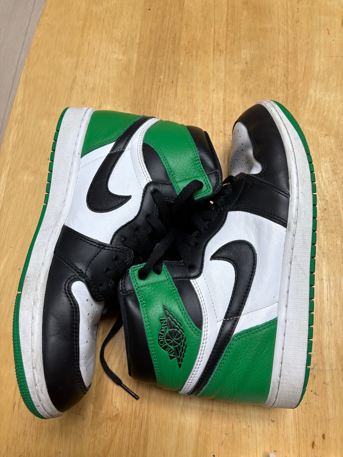 조던1 레트로 하이 블랙 앤 럭키 그린 상품이미지3