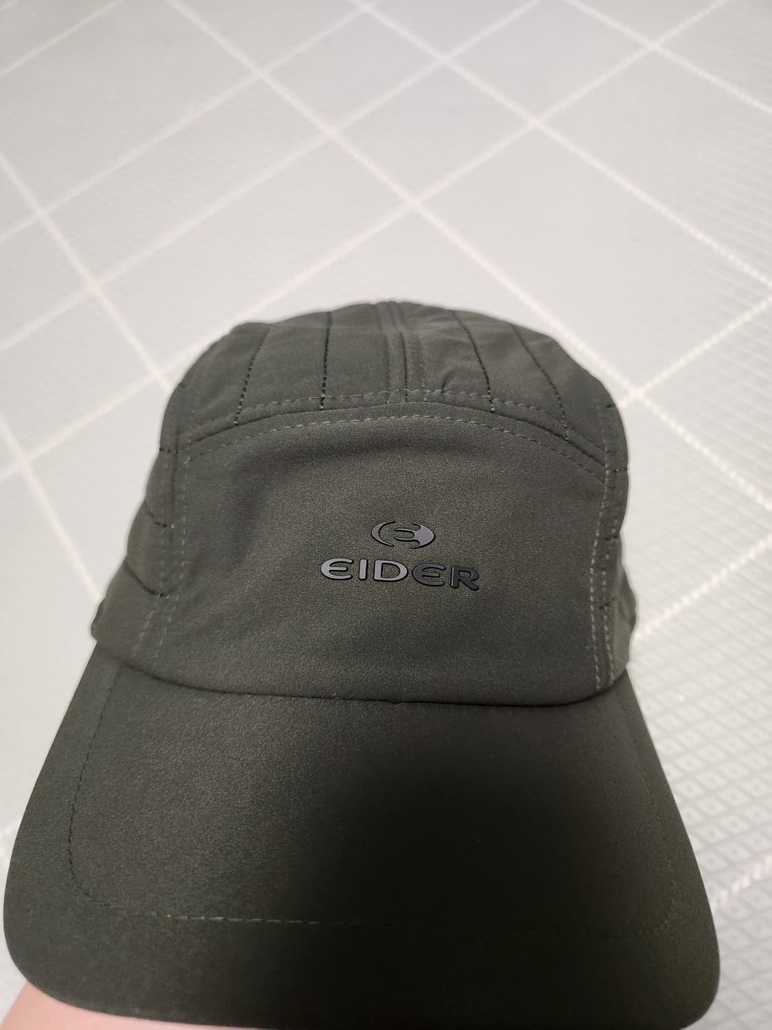 새상품급)패딩 퀼팅 5패널 캡 (Khaki)

한번 쓰고 세탁해서 보관중 상품이미지8