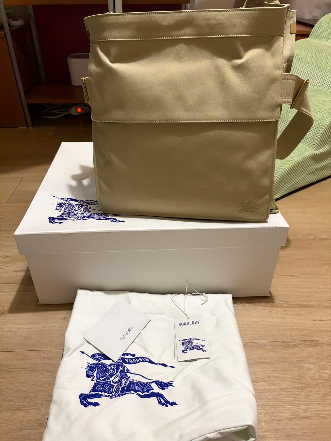 버버리 개버딘 트렌치 백 상품이미지3