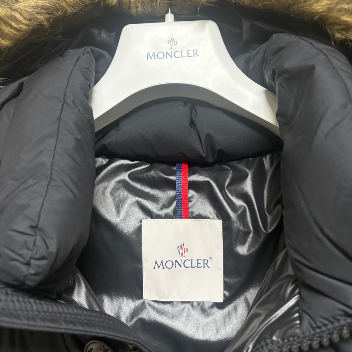 [4/24FW/1회시착] 몽클레어 클루니 패딩 블랙 상품이미지3