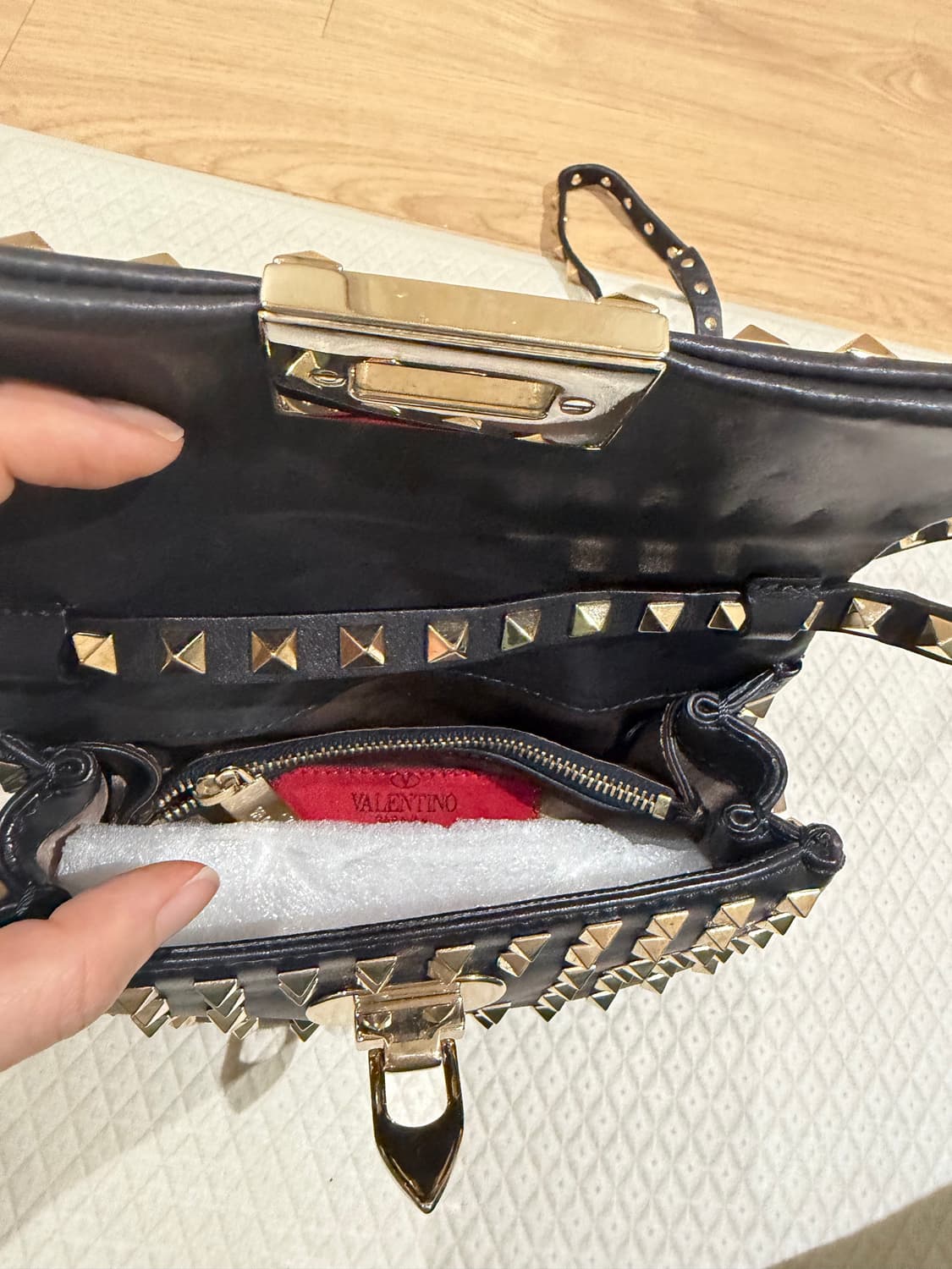 발렌티노 스터드 미니크로스백 상품이미지8