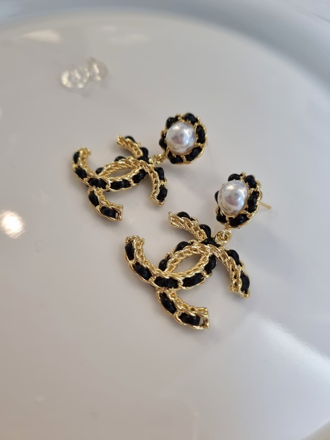 샤넬 업사이클링 금장 체인가죽 드롭 귀걸이 상품이미지3