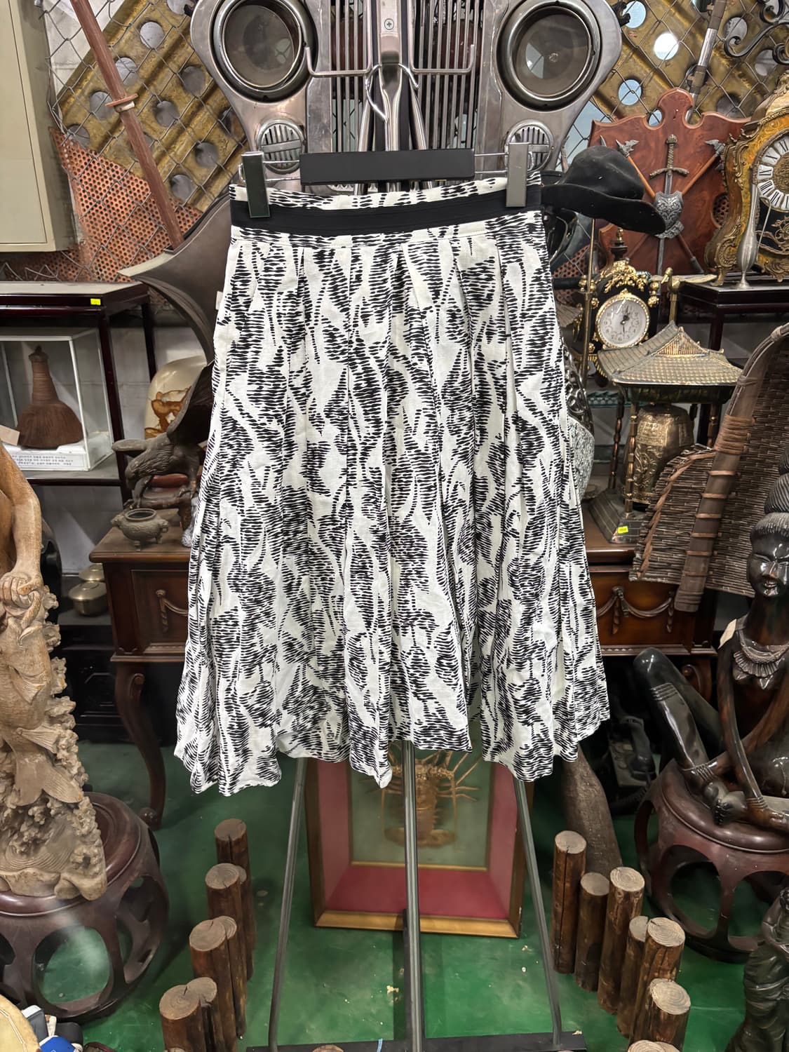 how and what 블랙 앤 화이트 나염 플리츠 스커트 상품이미지1