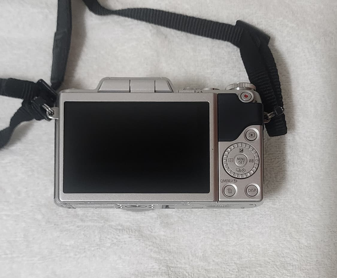파나소닉 디카 루믹스 GF8 와 12-32mm 렌즈팝니다. 상품이미지4