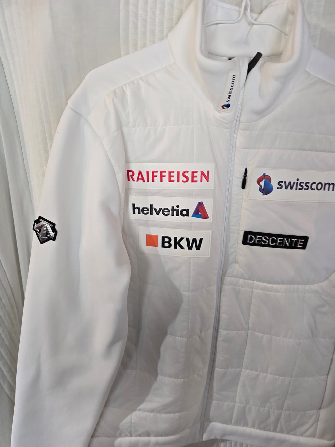 데상트 아우디 스위스 스폰서 자켓 화이트 상품이미지3