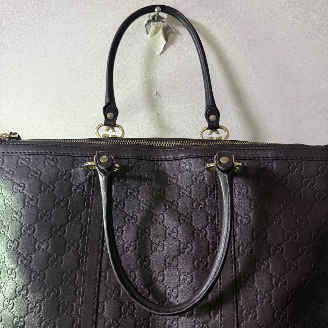 구찌 씨마 엠보 러블리 토트 다크브라운 상품이미지8