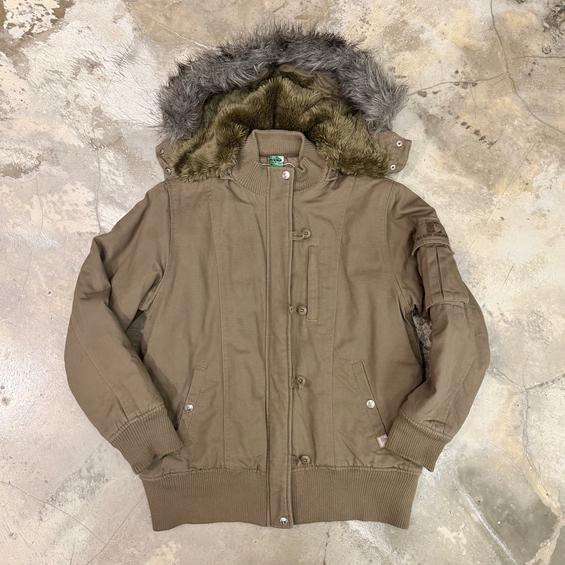 T&C Surf Design 패디드 퍼 봄버 자켓 베이지 상품이미지1