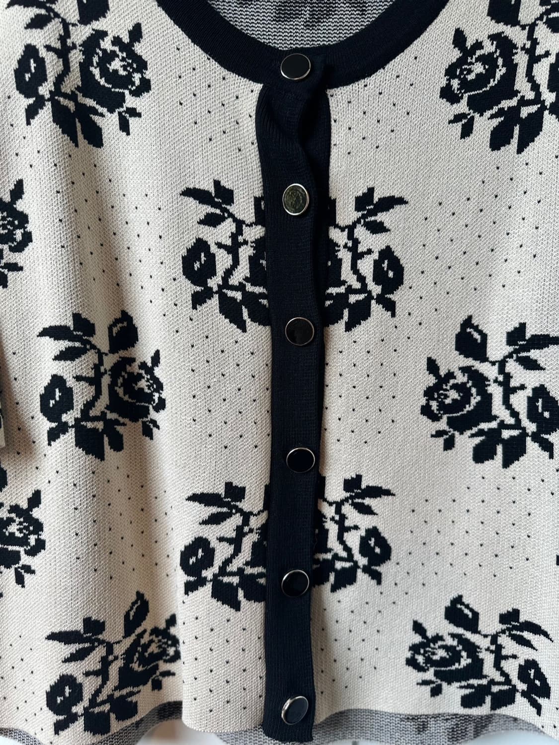 아이보리 장미 패턴 니트 가디건 상품이미지3