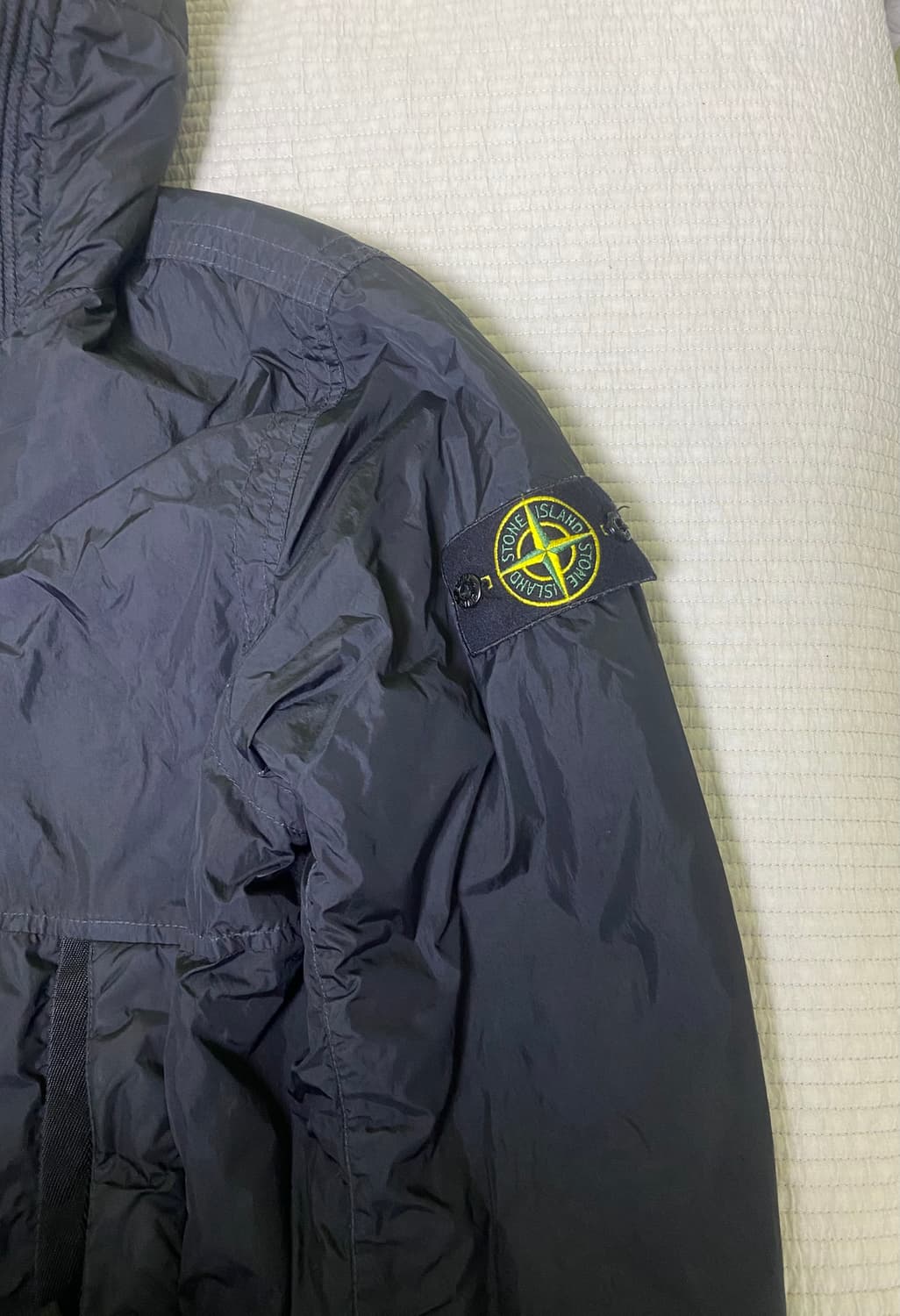 [m] 23fw 스톤아일랜드 크링클랩스 경량패딩 바람막이 블랙 상품이미지2