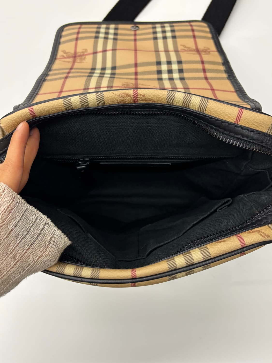 Burberry 버버리 베이지 헤이마켓 크로스백 상품이미지7