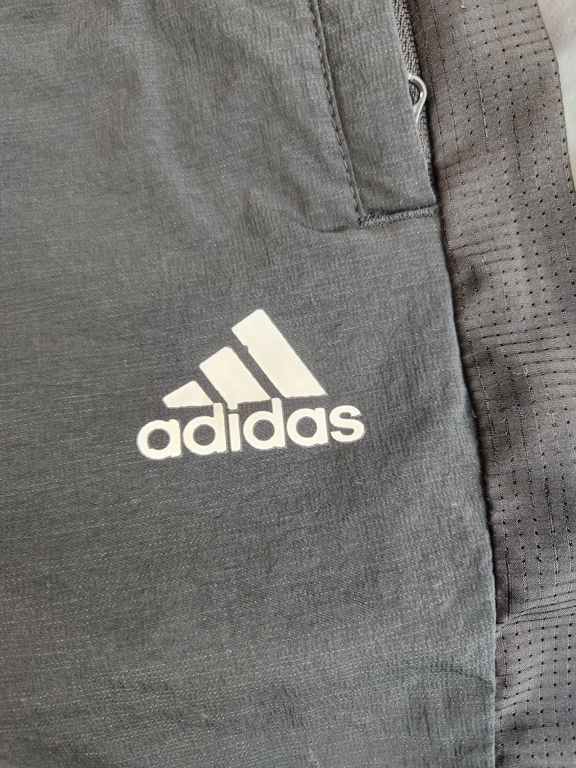 아디다스 반바지 3선 우븐 쇼츠 FI8761사이즈L

스포츠웨어/하의/바 상품이미지5