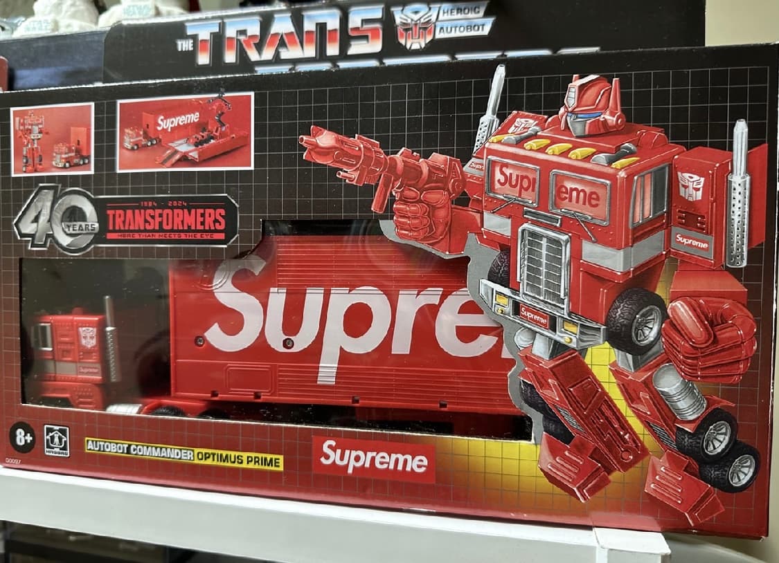 슈프림 트랜스포머 콜라보 옵티머스 피규어 상품이미지1
