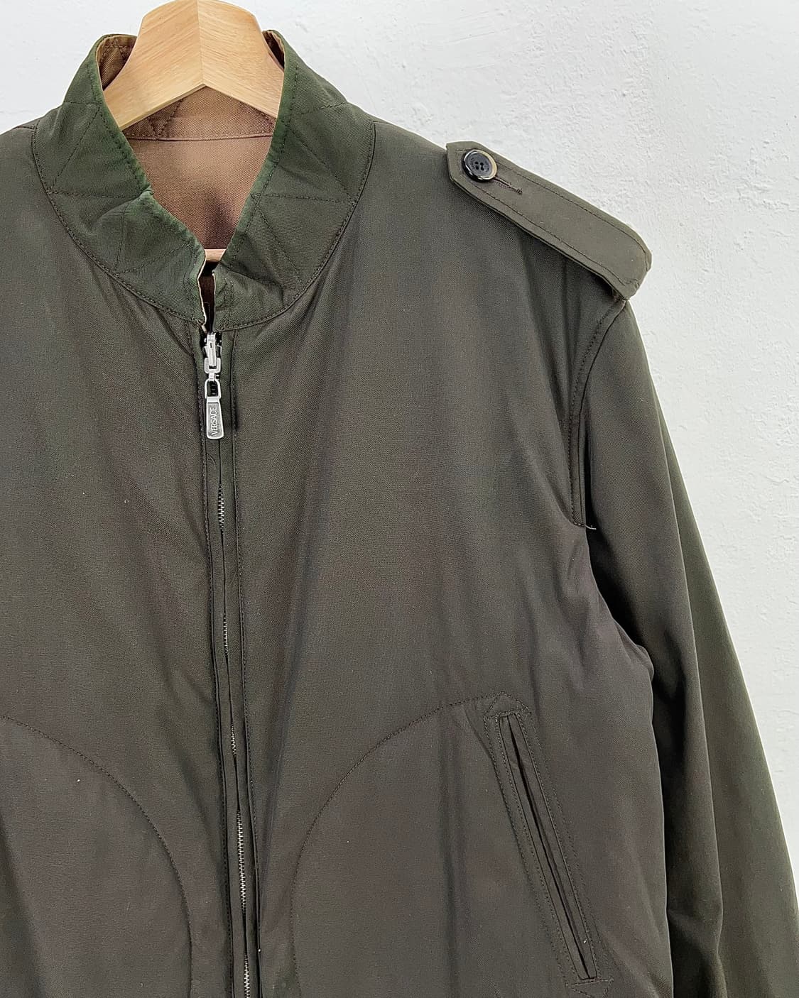 베르사체 컬렉션 리버시블 밀리터리 봄버 로고 자켓 상품이미지4