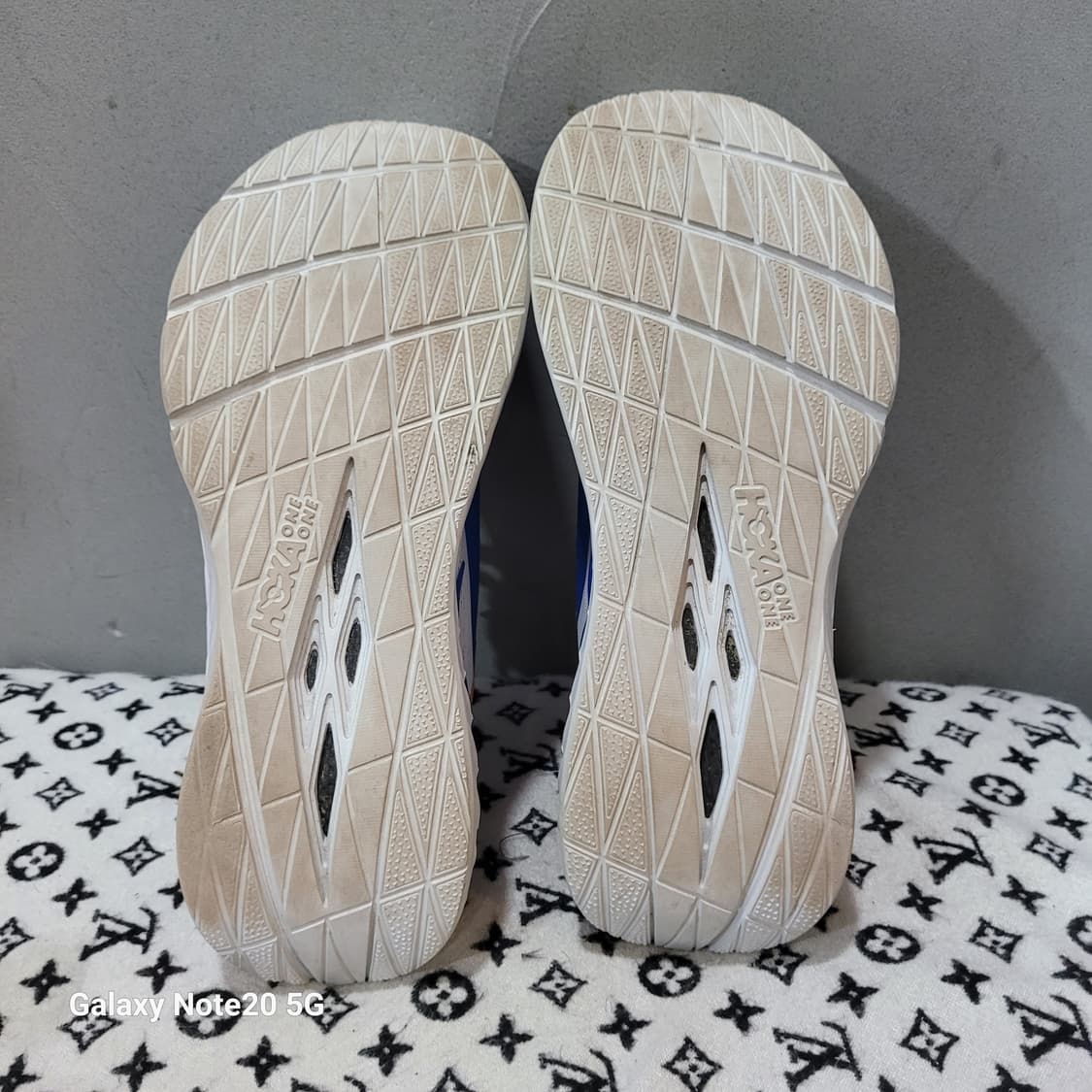 정품 호카오네오네 카본 X 런닝화 상품이미지8