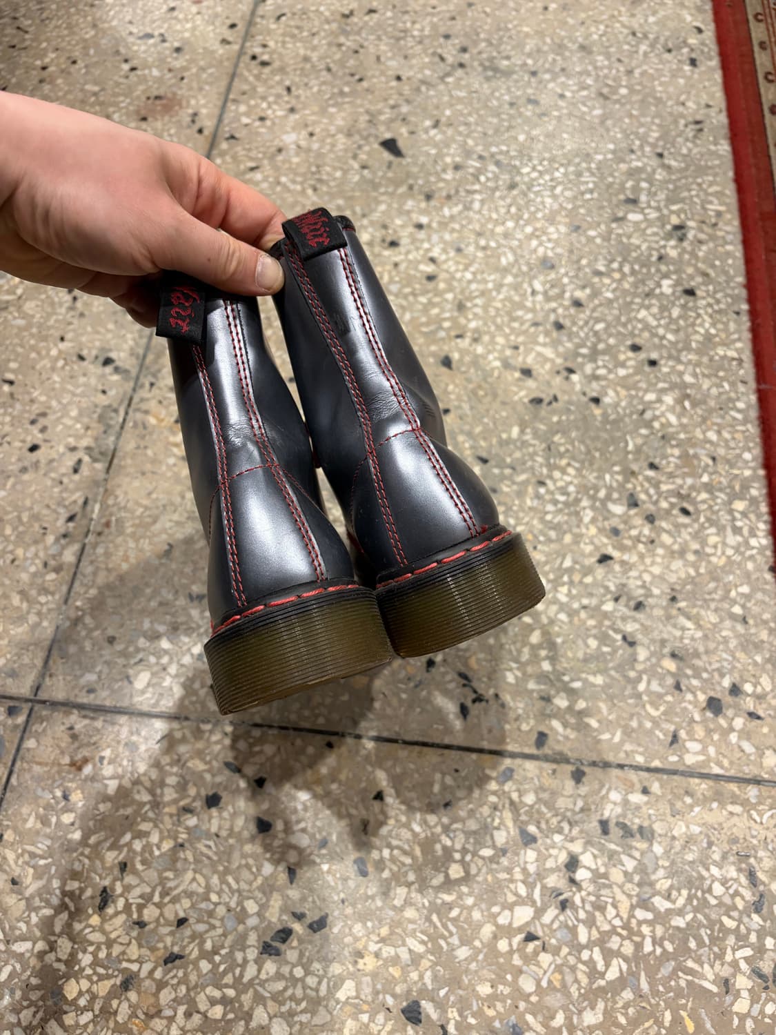 닥터마틴 8홀 메탈릭 레드스티치 상품이미지2